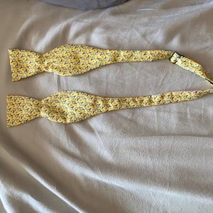 Vineyard vines tennis themed bow tie. Never worn